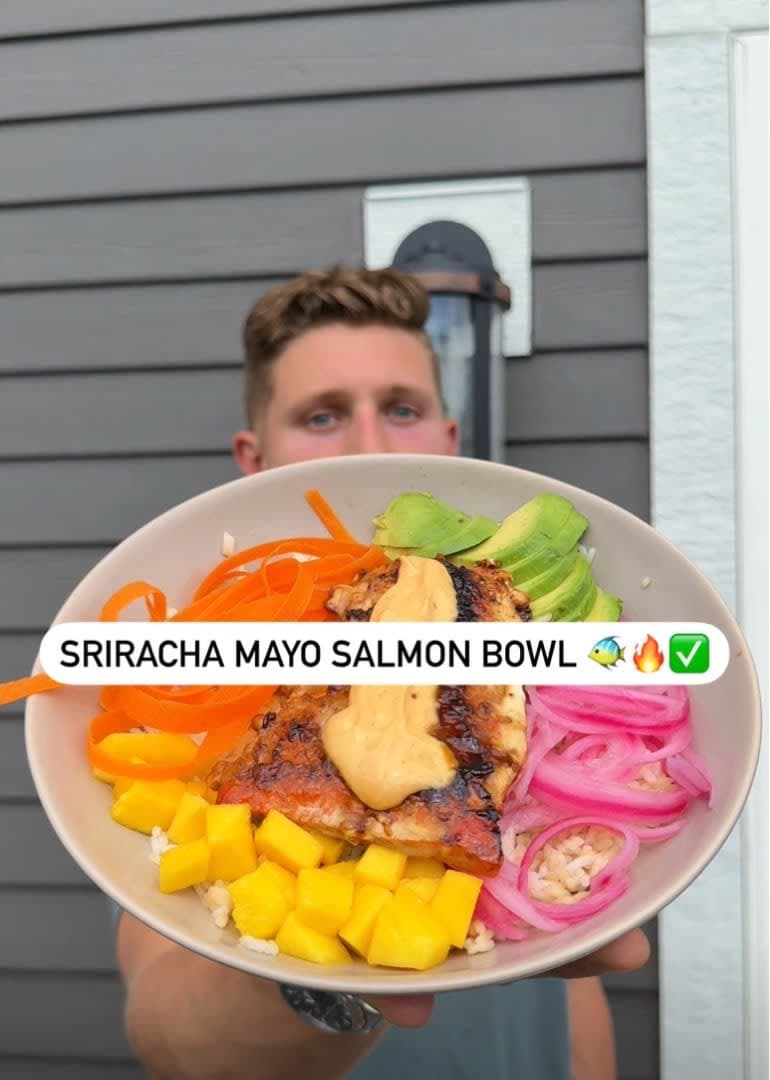 Sriracha Mayo Salmon Bowl