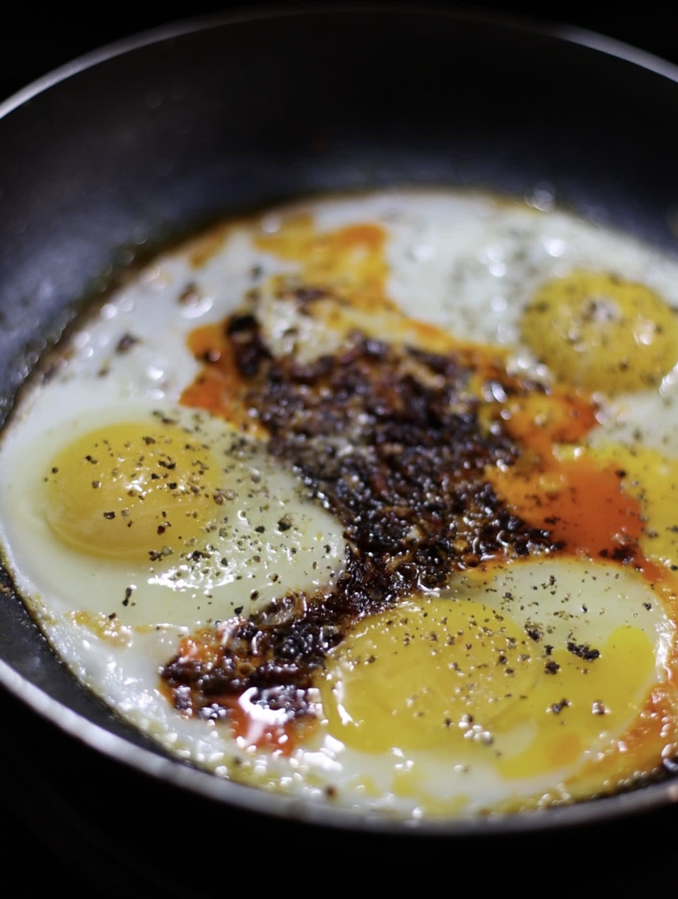 The perfect chili crisp eggs!🍳 🌶️