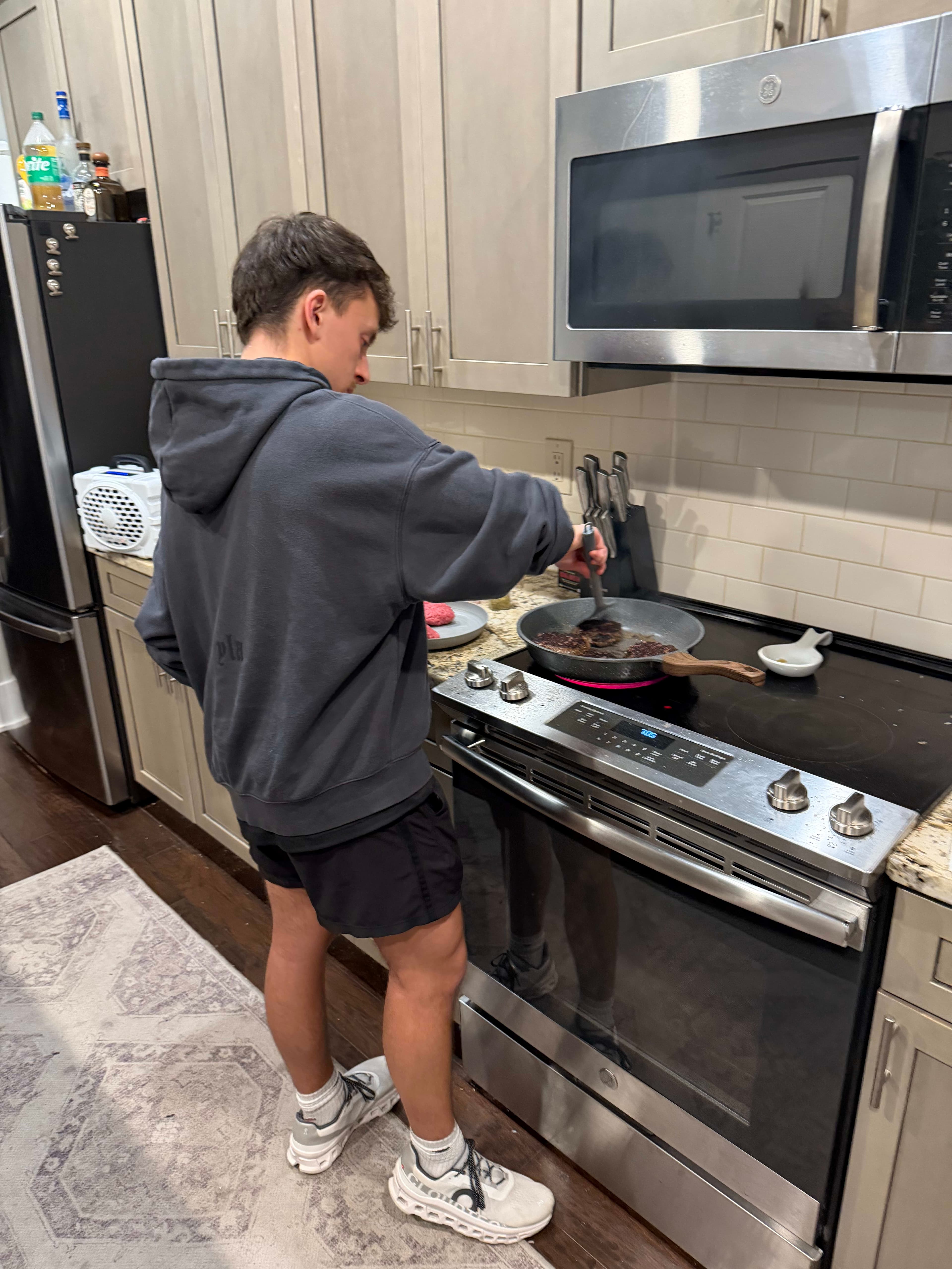 Why You Should Cook At Homeš”