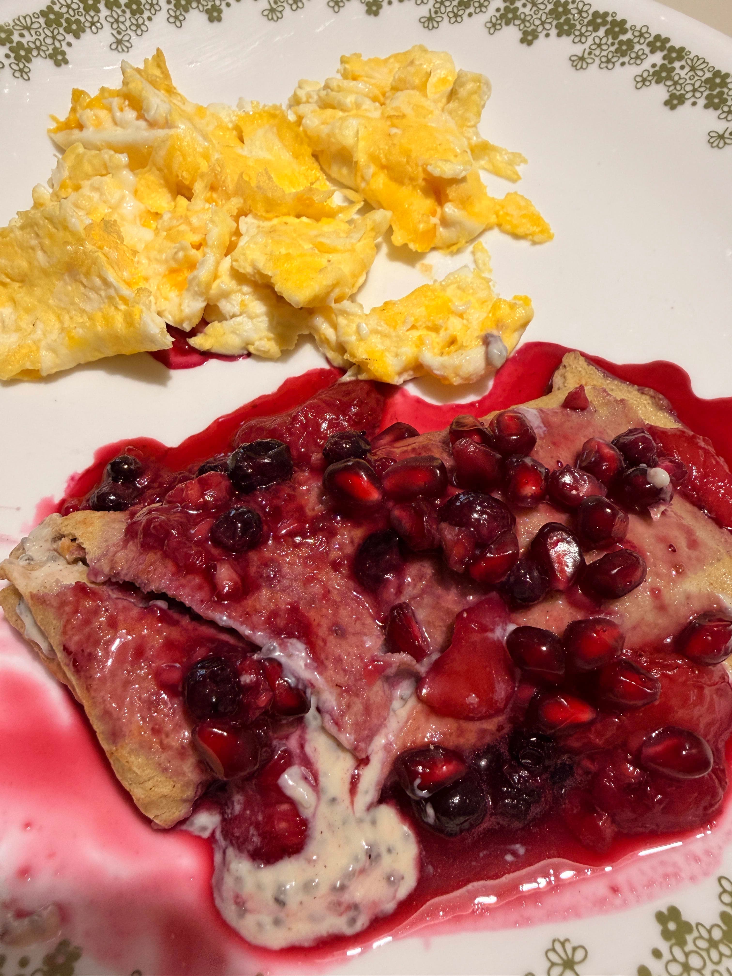 Protein Vanilla Crepes with Greek Yogurt + Berry Compote ๐๐ซ