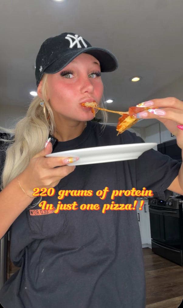 Who says you can’t eat pizza while hitting your protein goals? 🍕💪